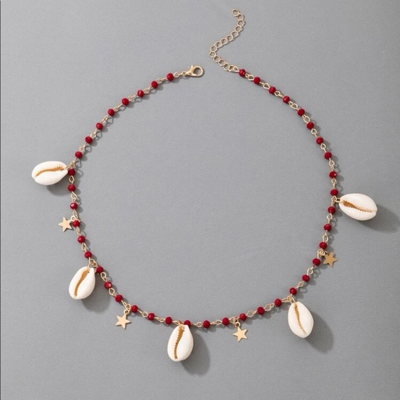 Beaded shell gold detailed necklace 🌿 - Picture 3 of 4